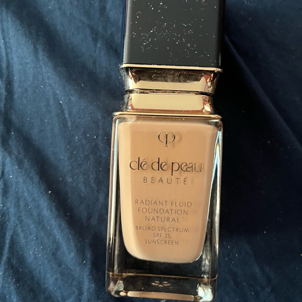 Radiant Fluid Foundation Natural - Cream